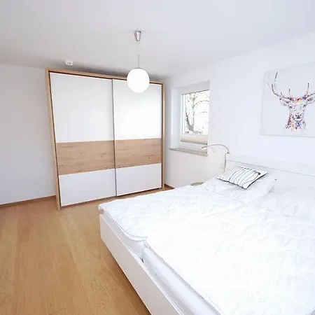 Ferienwohnungen Zeno Nonnerstrasse 2 *